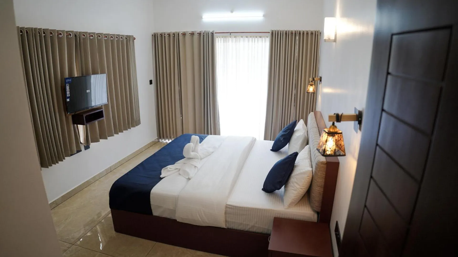 Teak And Lake Homestay Thekkady
