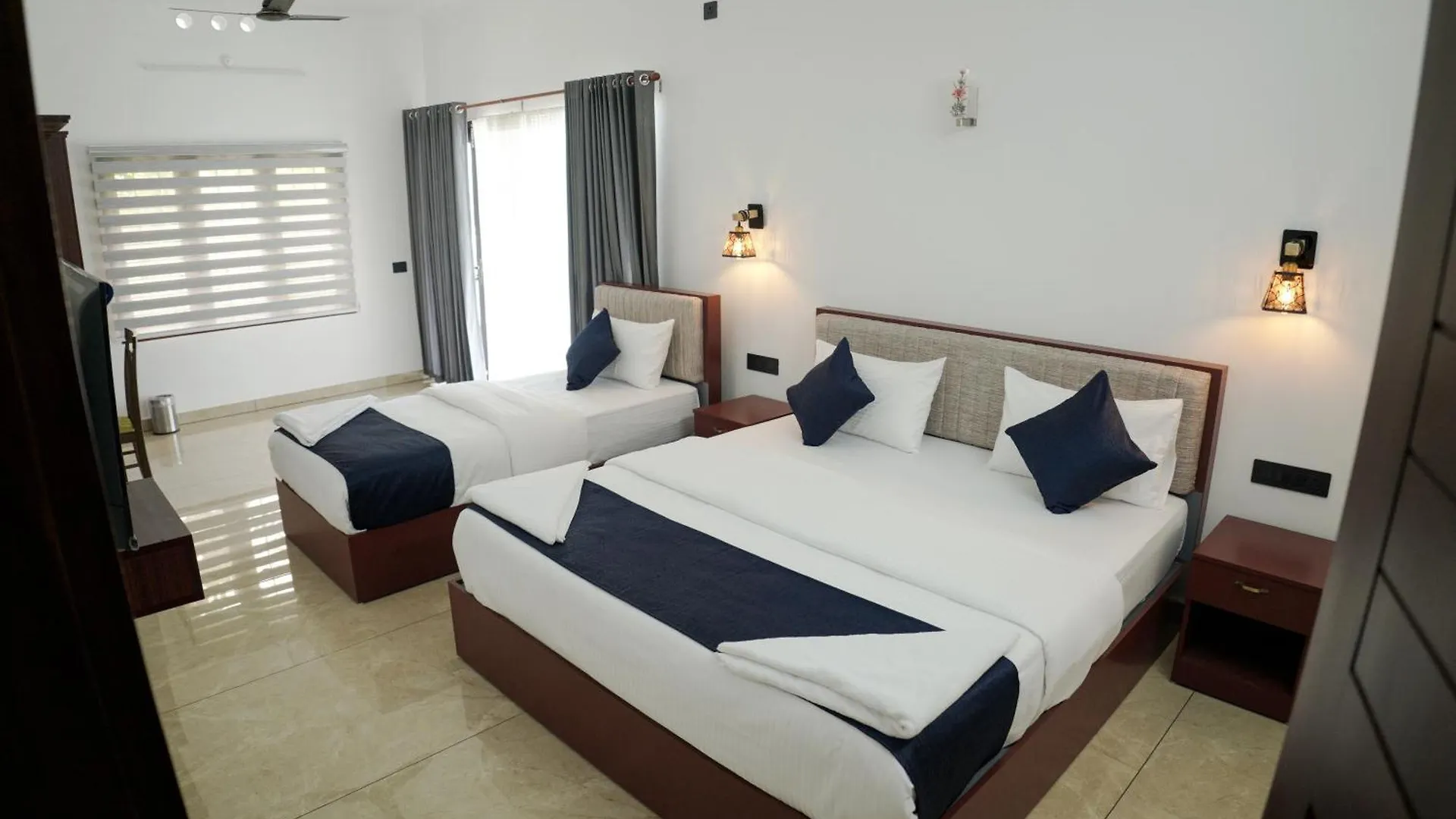 Teak And Lake Homestay Thekkady